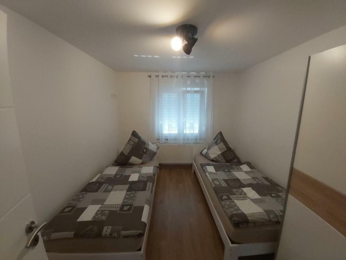 Apartment Claudia Sinsheim Bagian luar foto