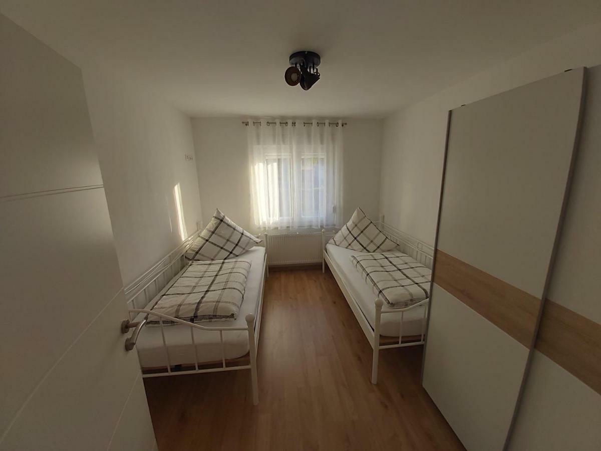 Apartment Claudia Sinsheim Bagian luar foto