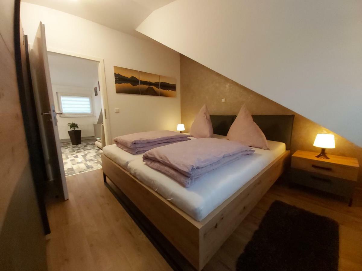 Apartment Claudia Sinsheim Bagian luar foto
